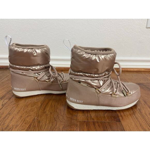 B57 Moon Boot Icon Pillow Low Snow Boots US 7/8 Maximalist Après Ski Futuristic - Picture 4 of 13